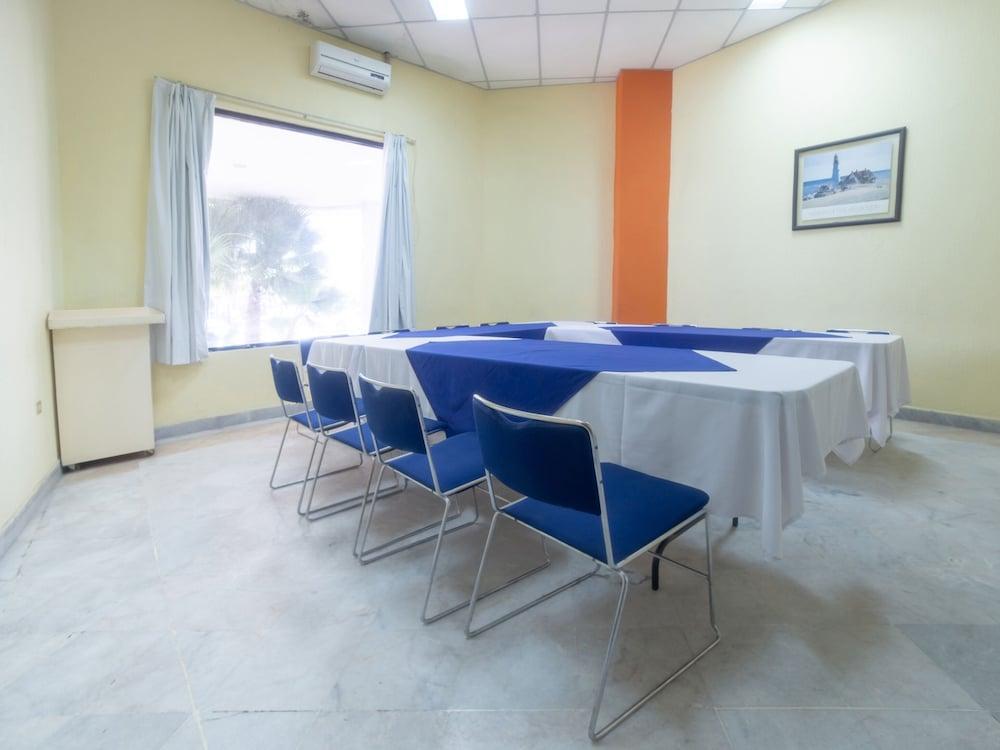 Capital O Hotel Casa Real Celaya Celaya  Εξωτερικό φωτογραφία
