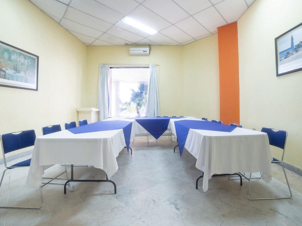 Capital O Hotel Casa Real Celaya Celaya  Εξωτερικό φωτογραφία